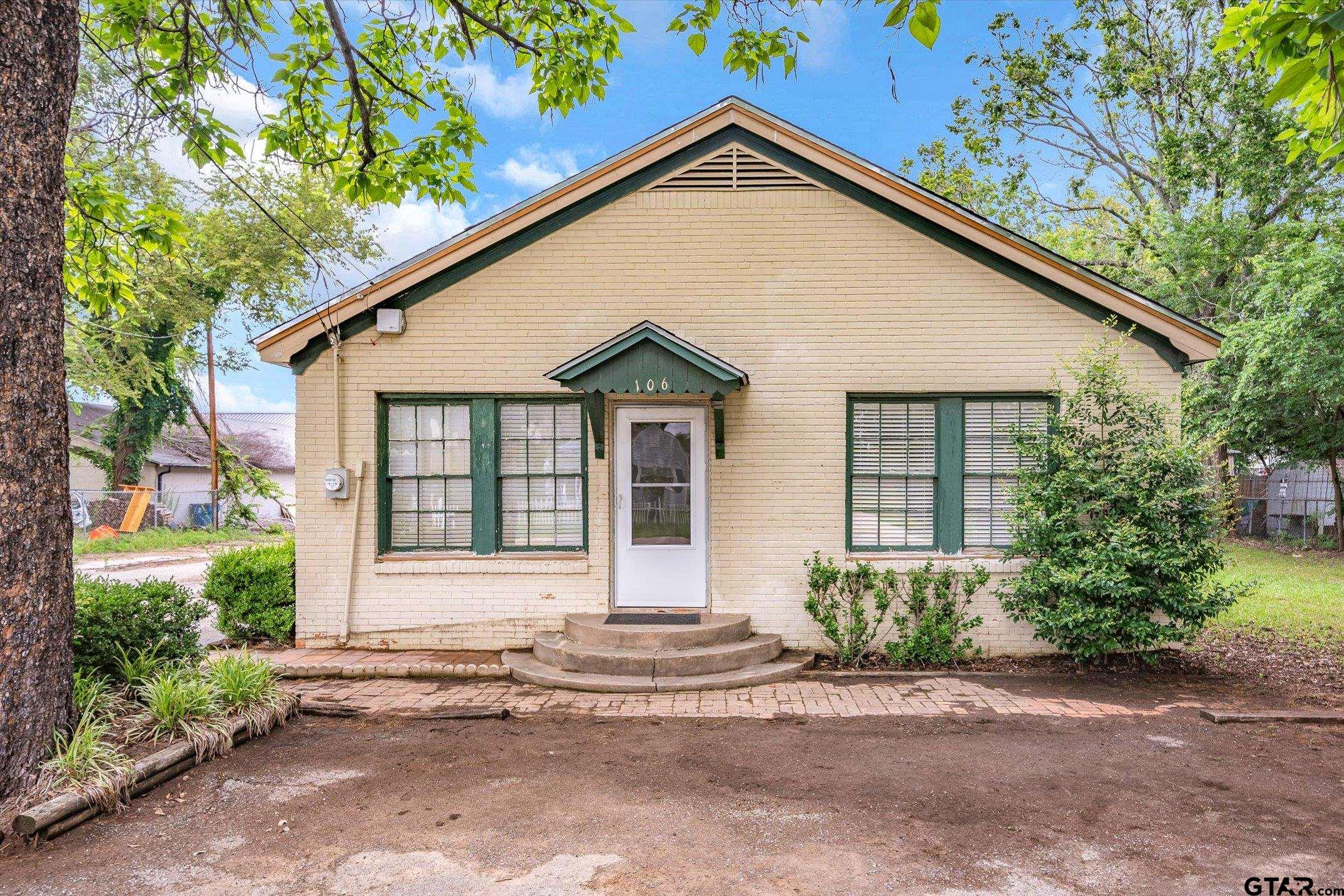 106 S College Street