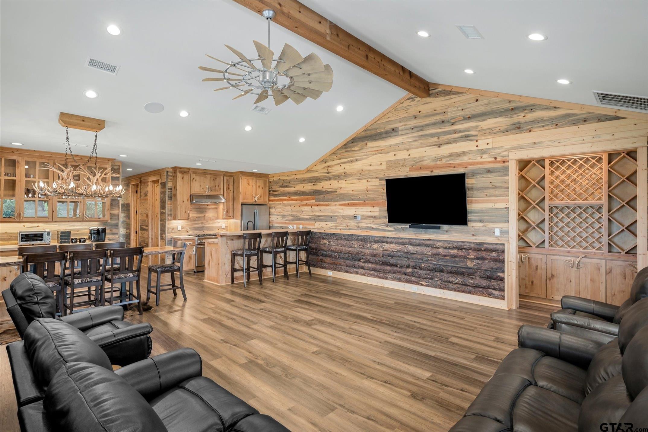 1547 E State Highway 204