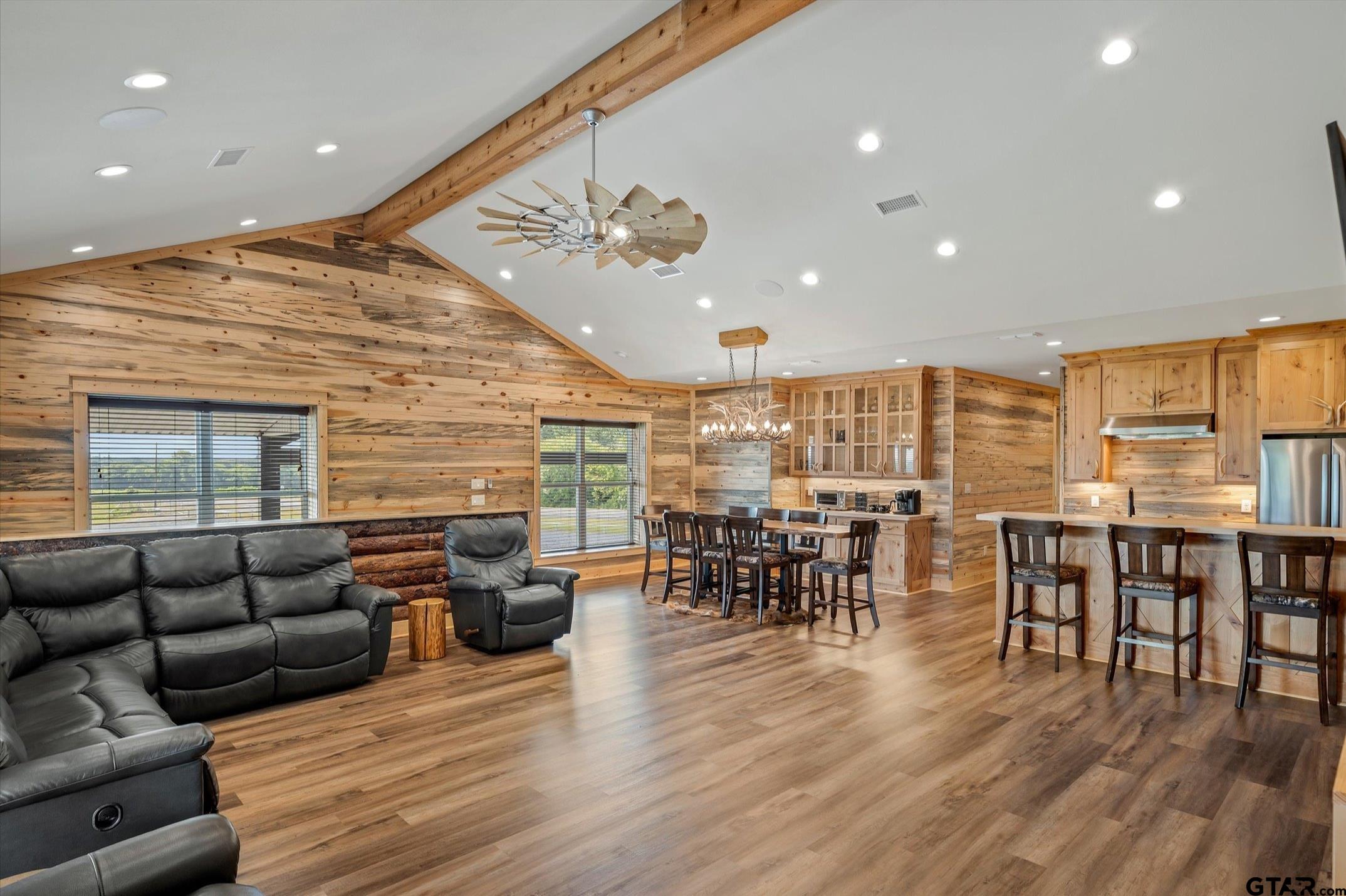 1547 E State Highway 204