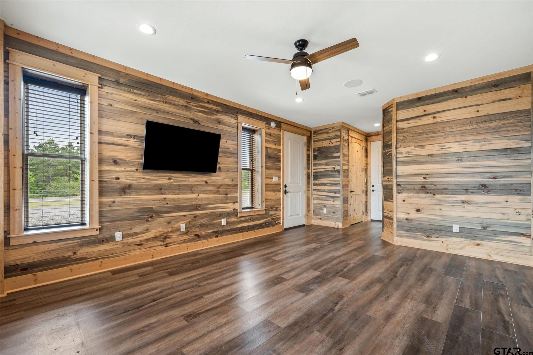1547 E State Highway 204