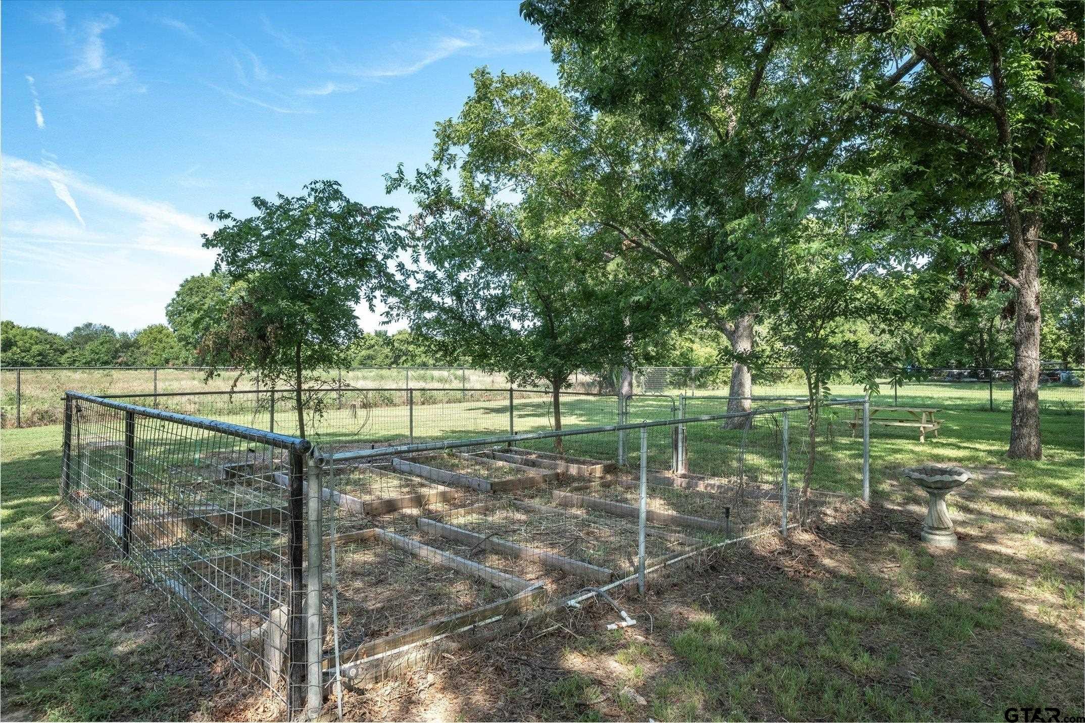 5686 County Road 323
