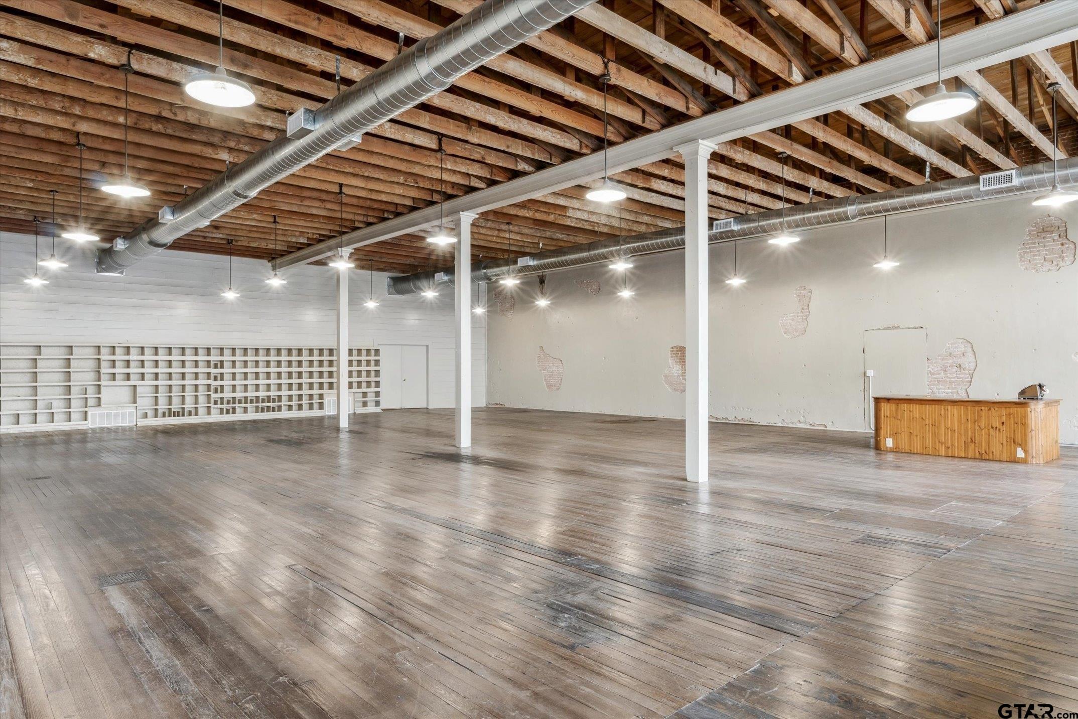 111 N Houston Street