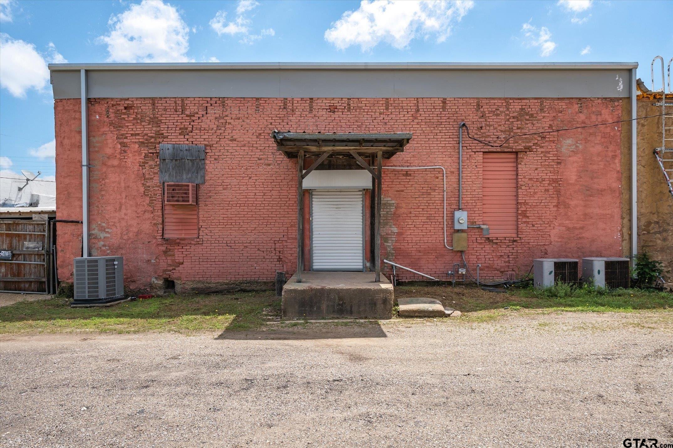 111 N Houston Street