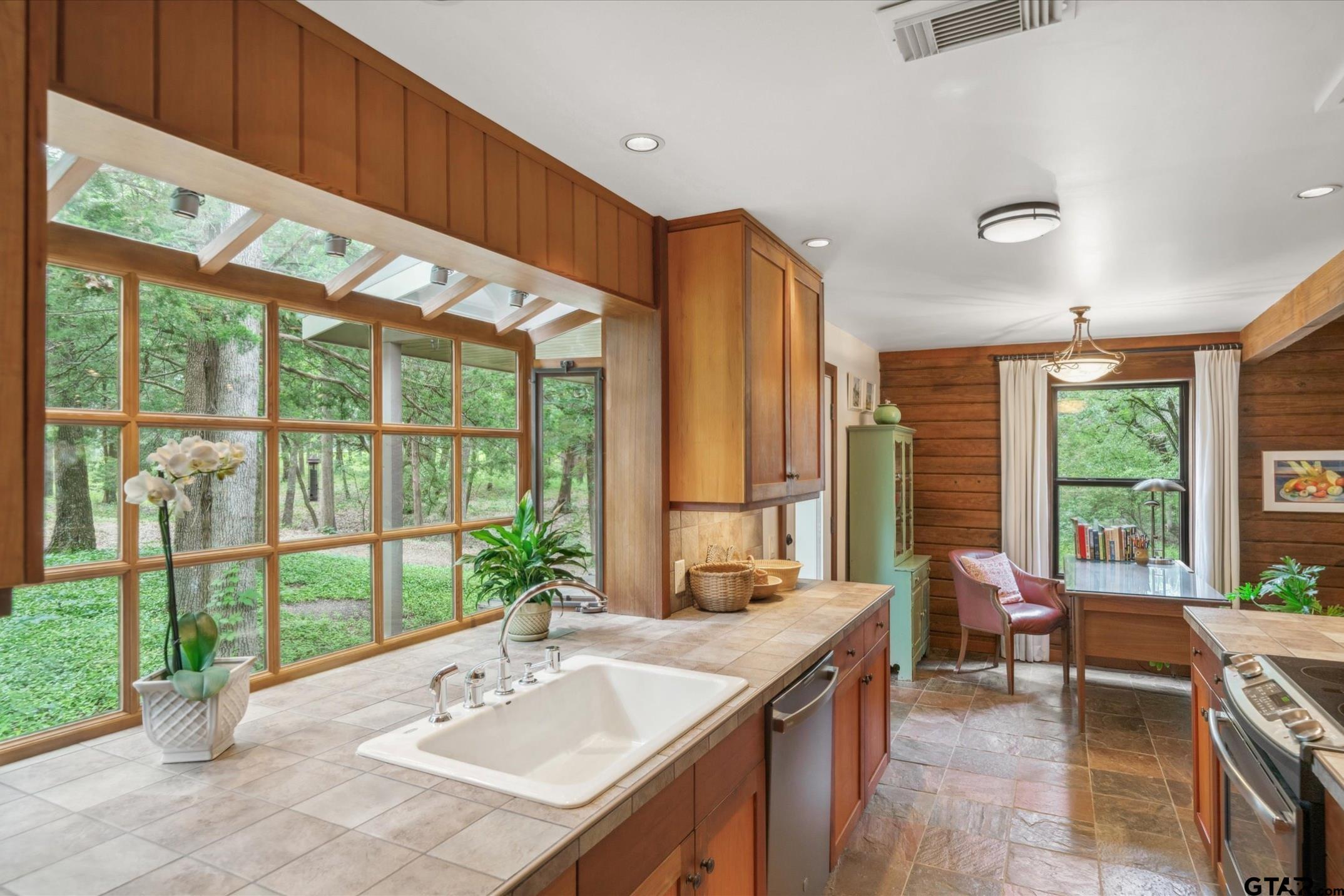 203 Private Road 3780