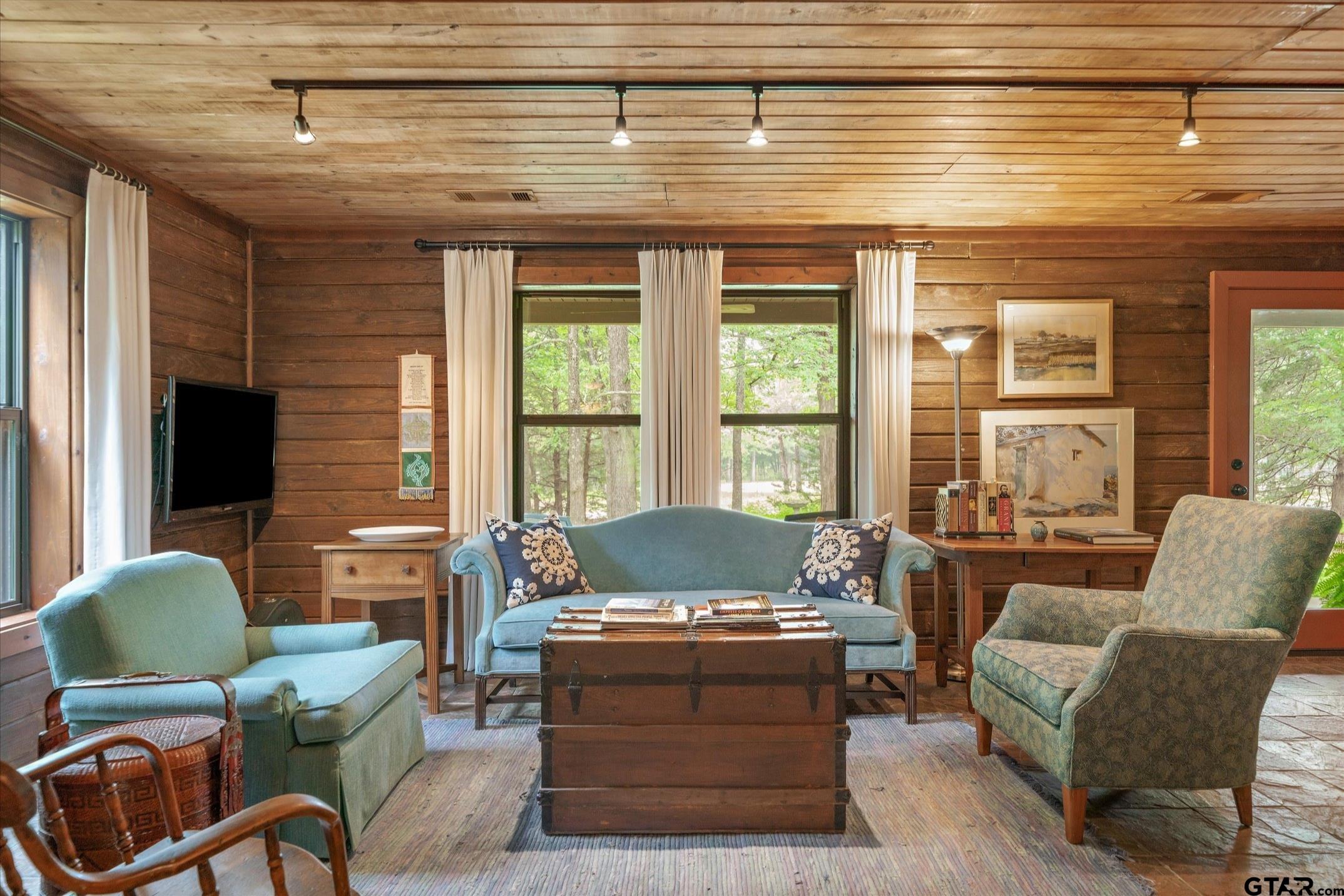 203 Private Road 3780