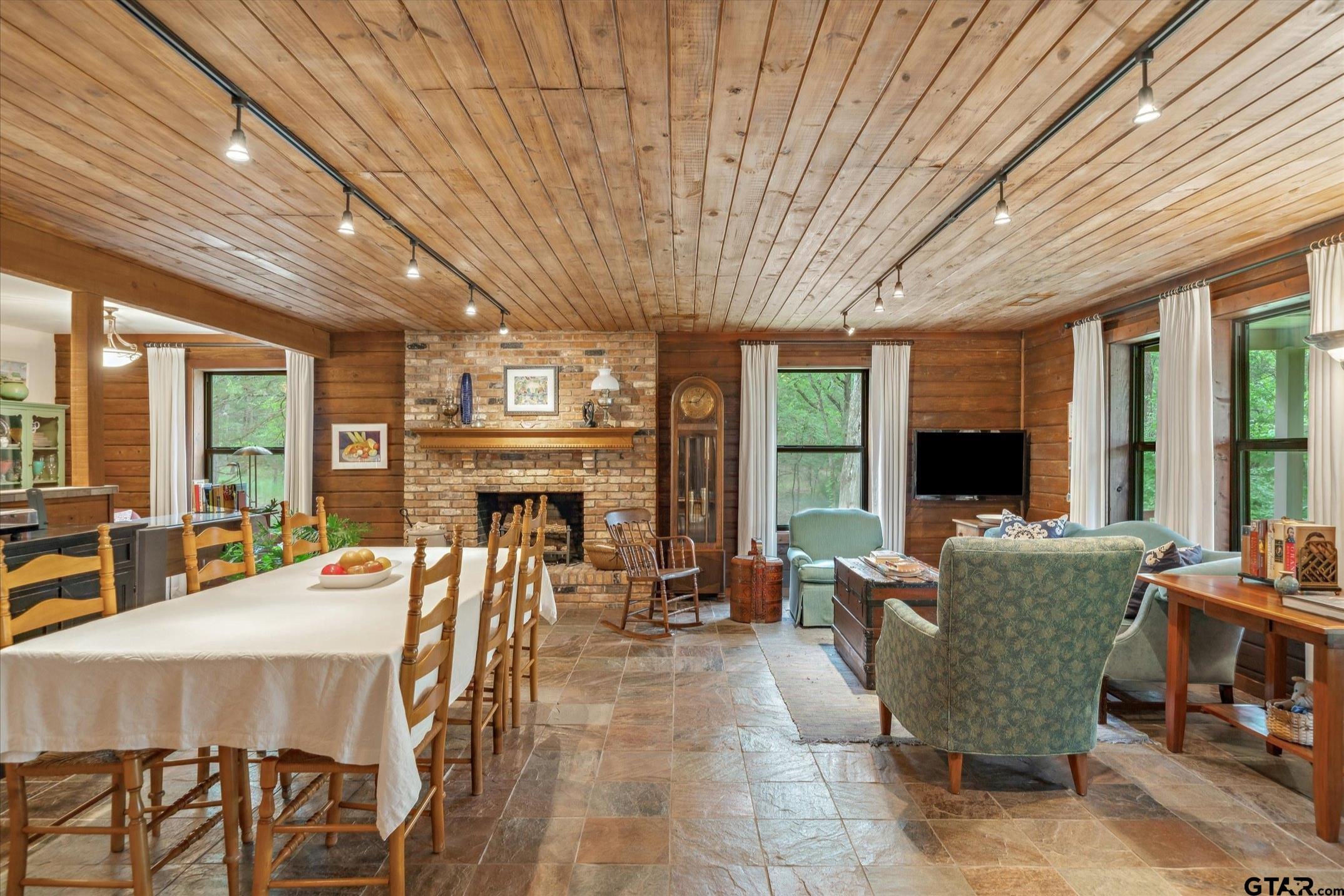 203 Private Road 3780