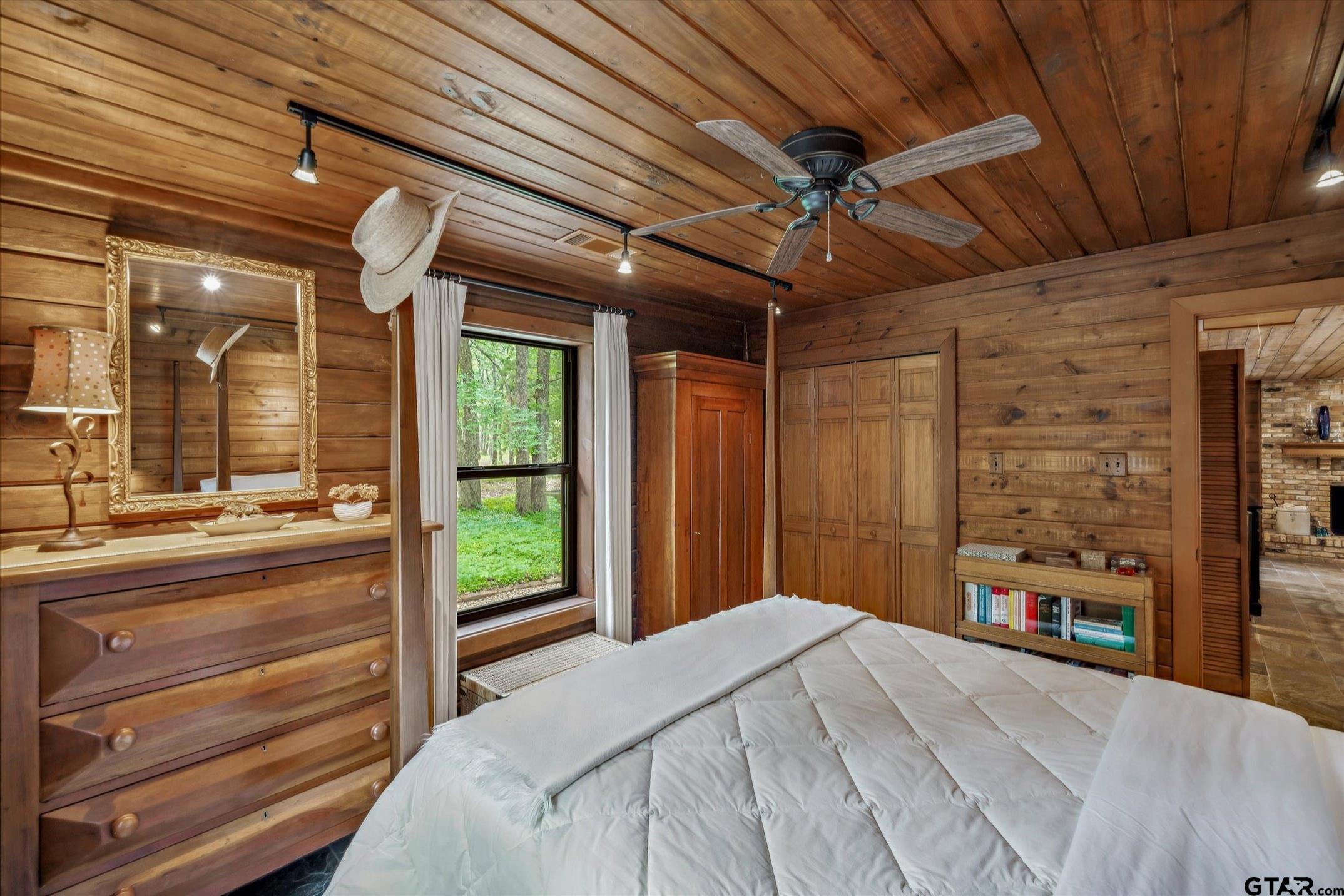 203 Private Road 3780