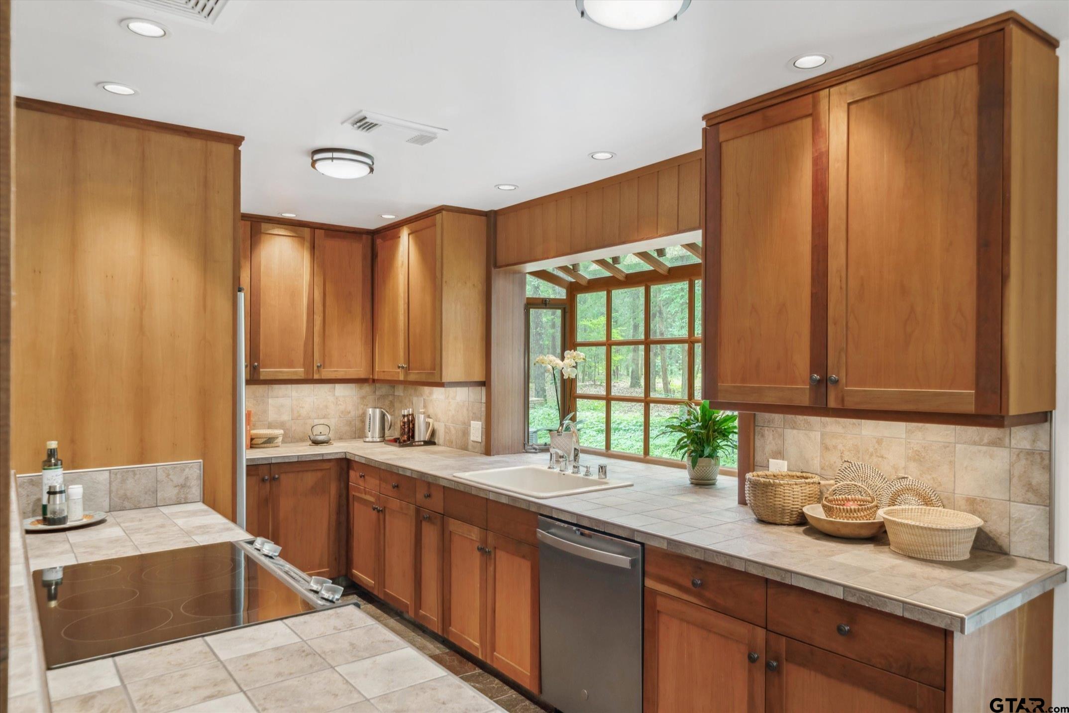 203 Private Road 3780