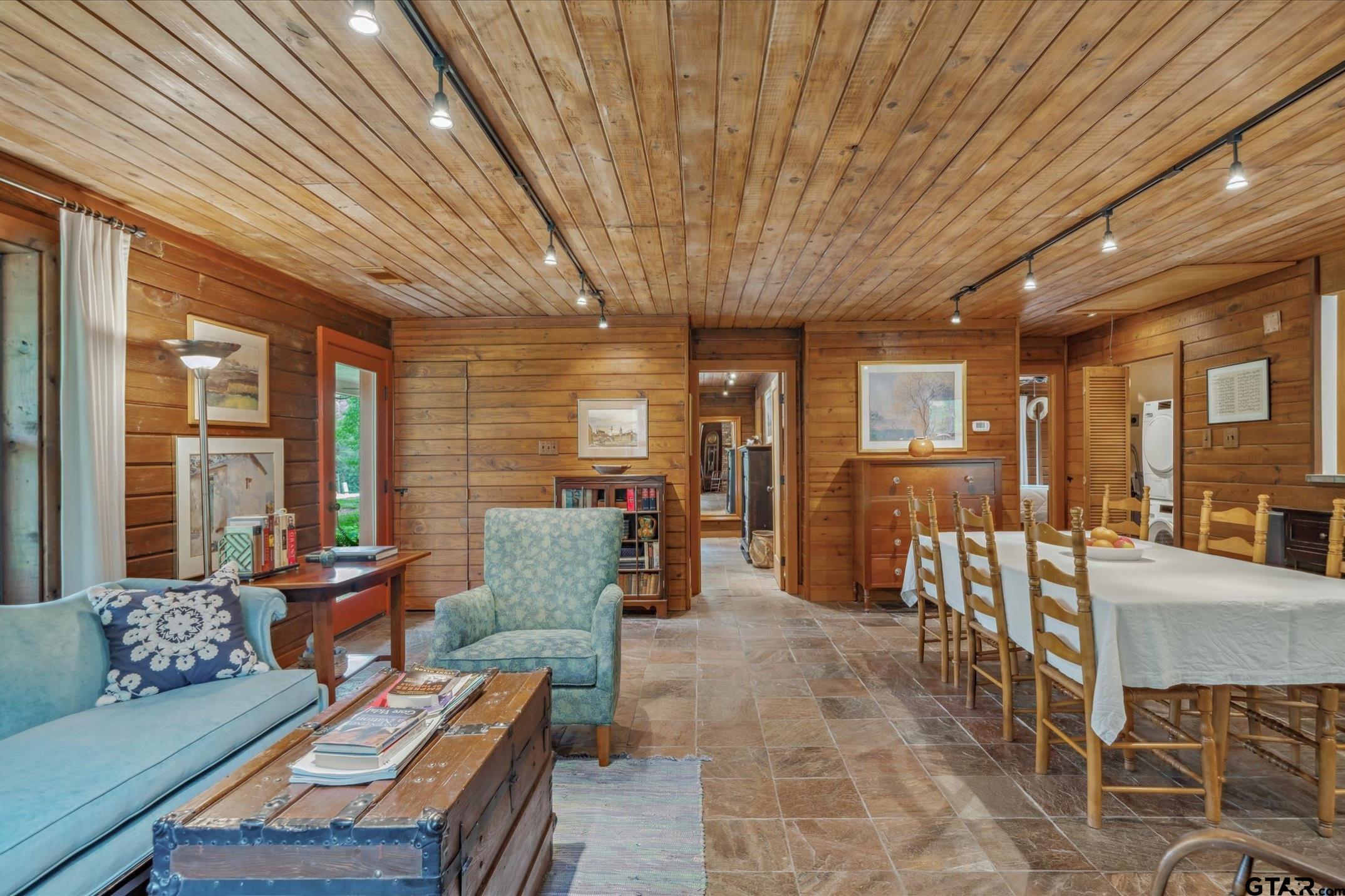 203 Private Road 3780