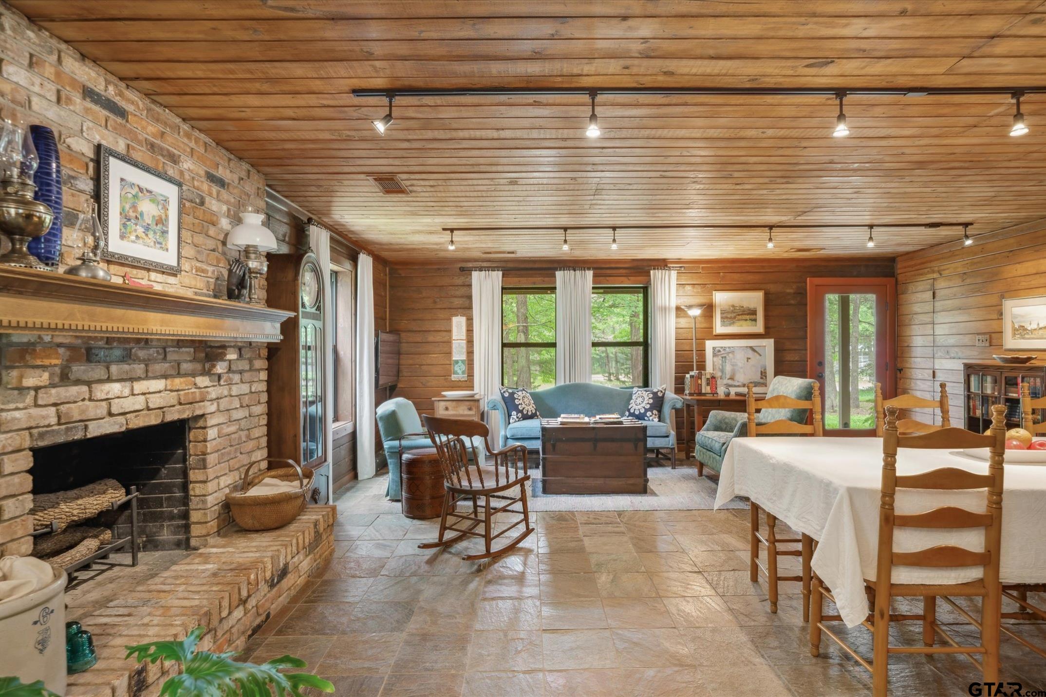 203 Private Road 3780