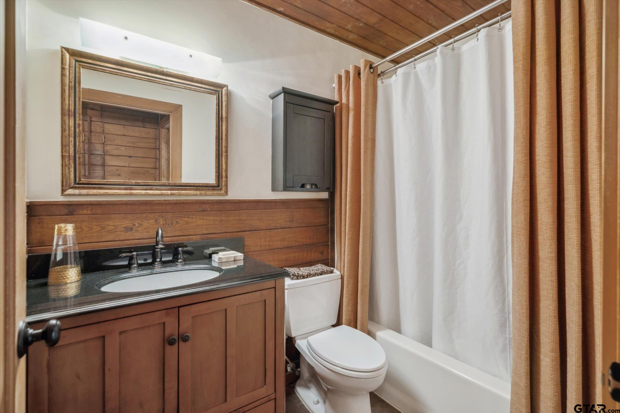 203 Private Road 3780