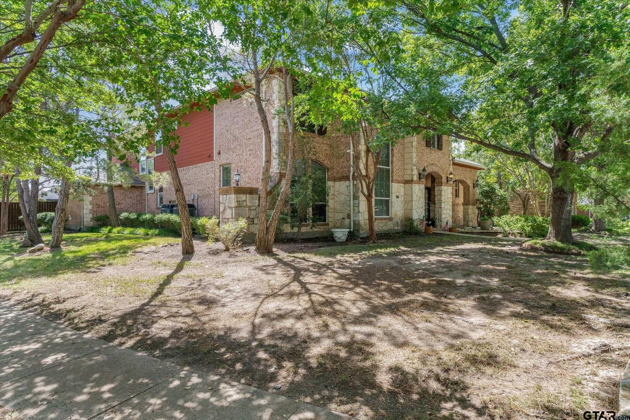 901 Hampstead Drive