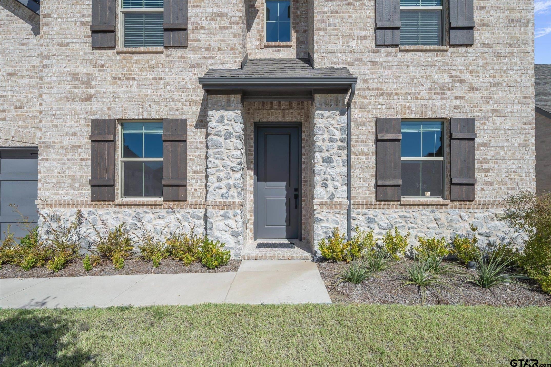 1018 Bleriot Drive