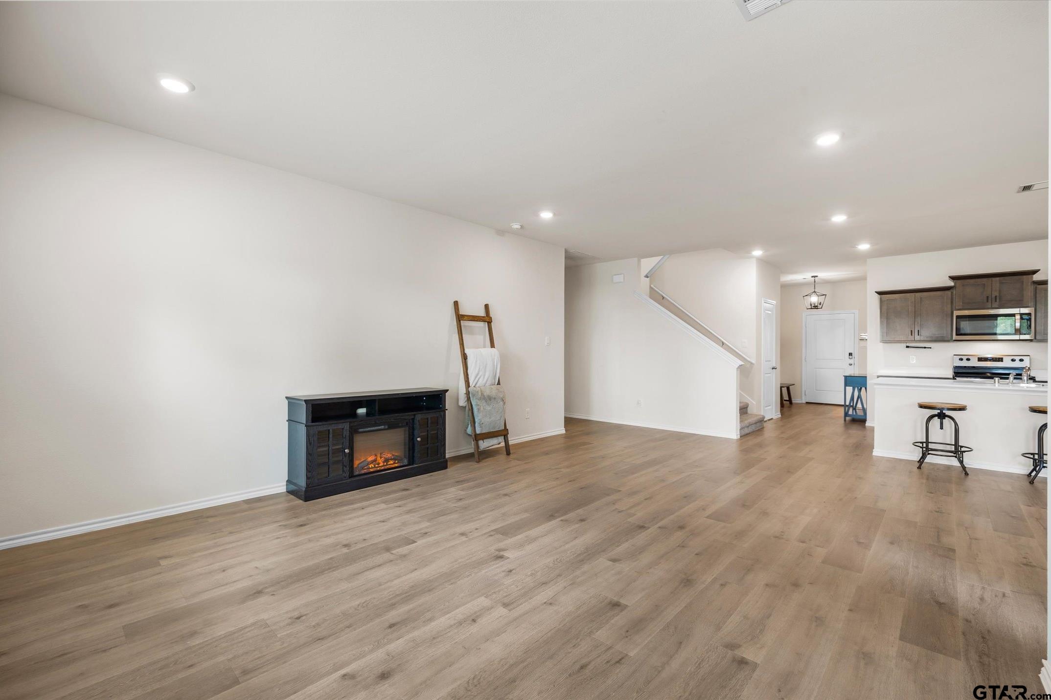 171 Hunters Way