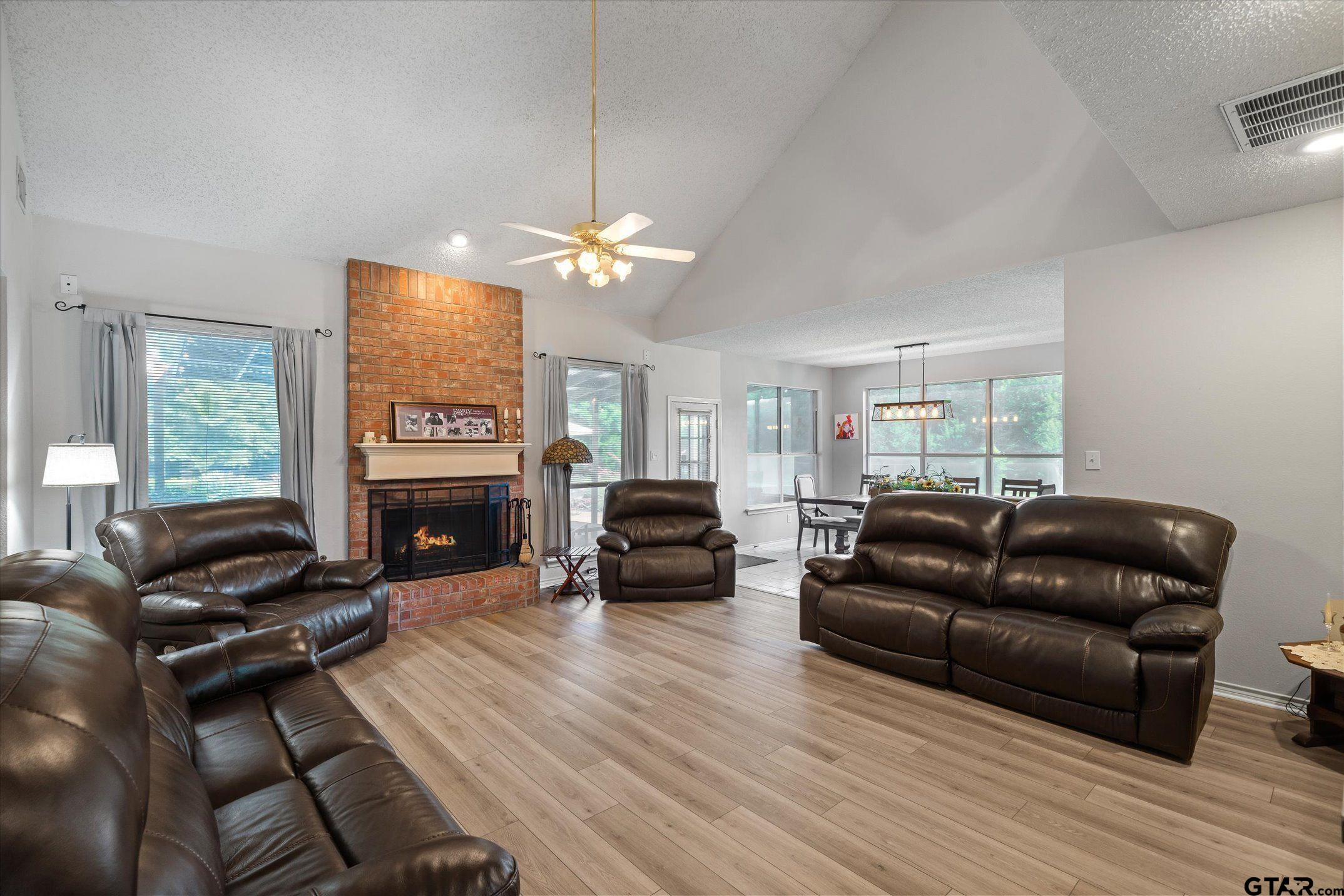 2113 Blackfoot Trail
