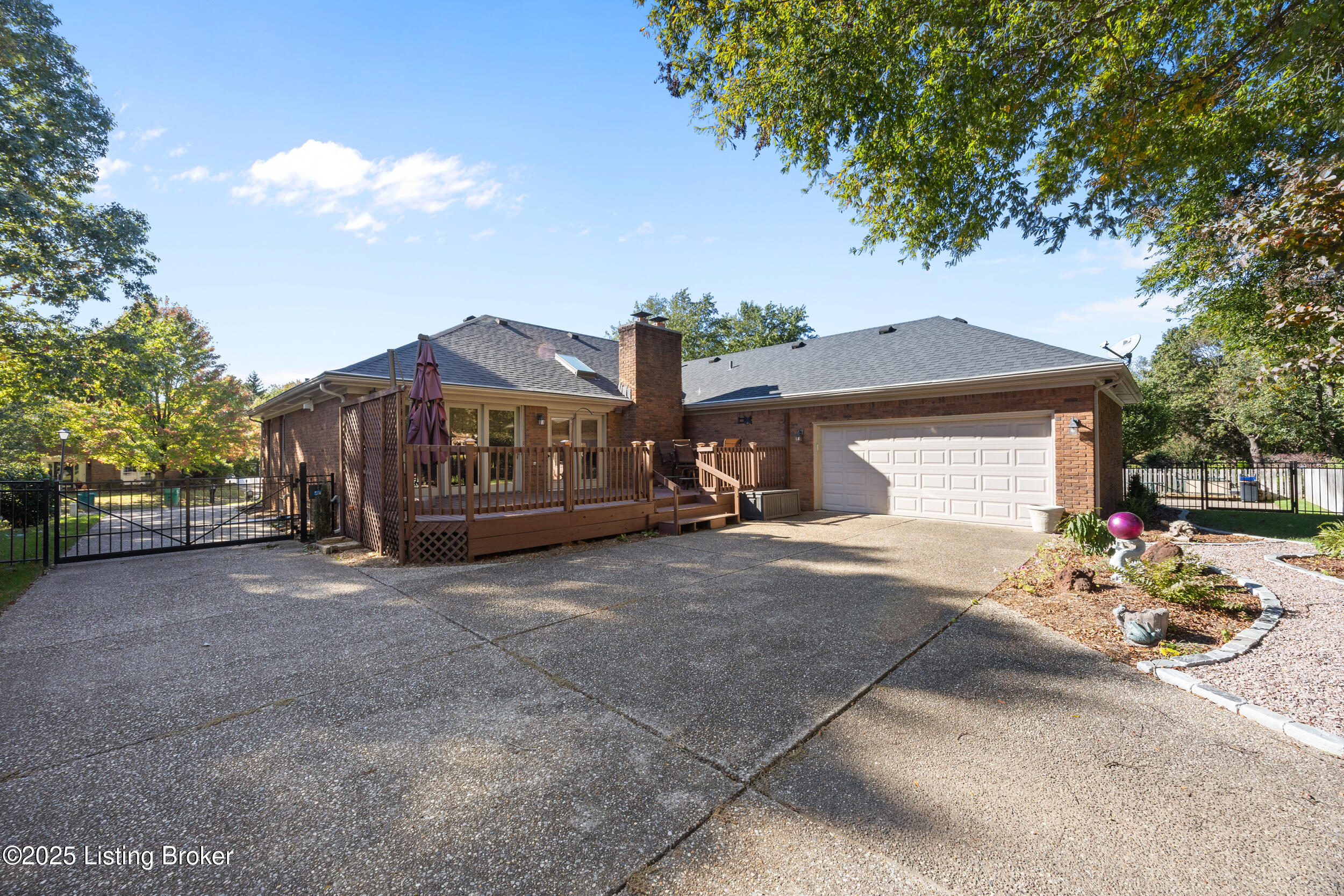 1027 Garden Creek Cir, Louisville