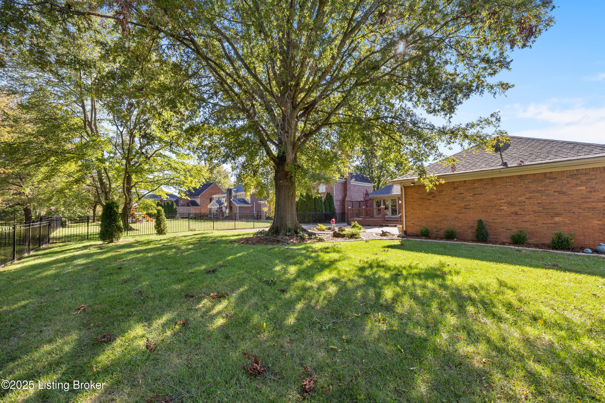 1027 Garden Creek Cir, Louisville