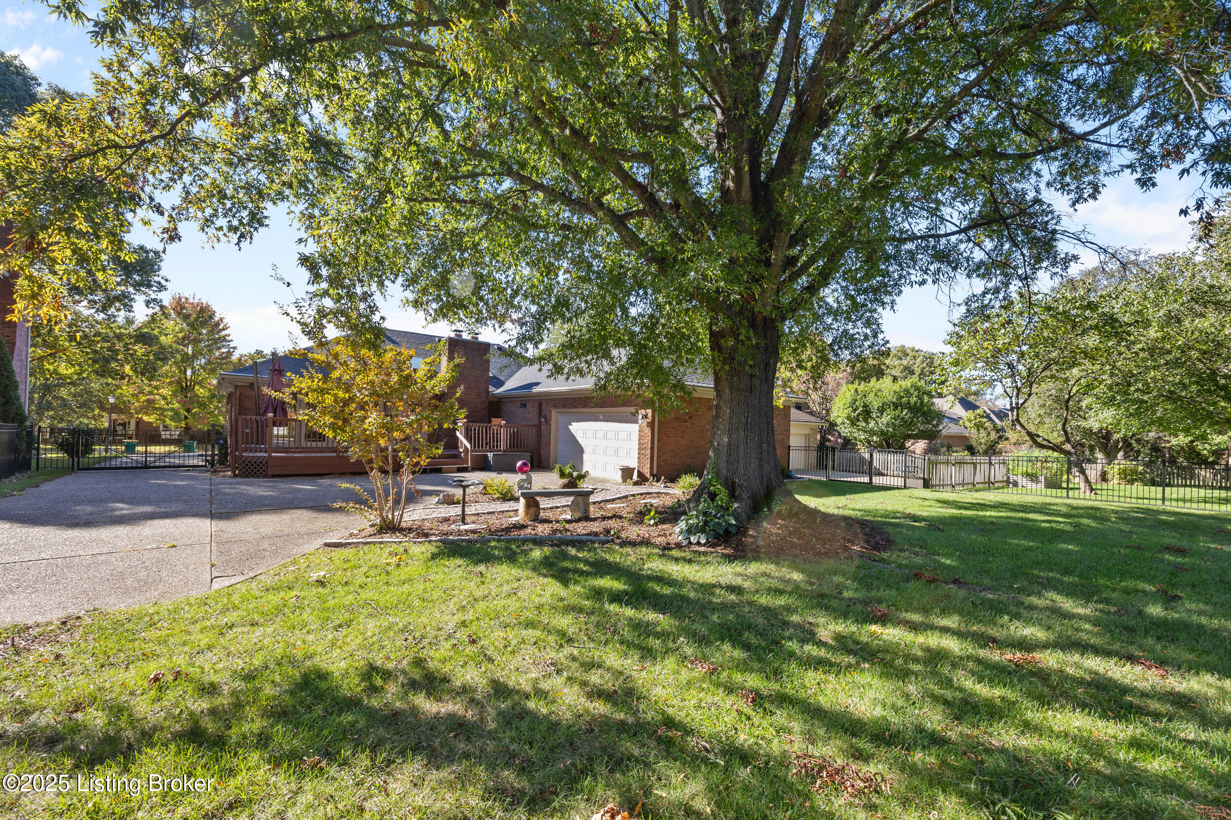 1027 Garden Creek Cir, Louisville