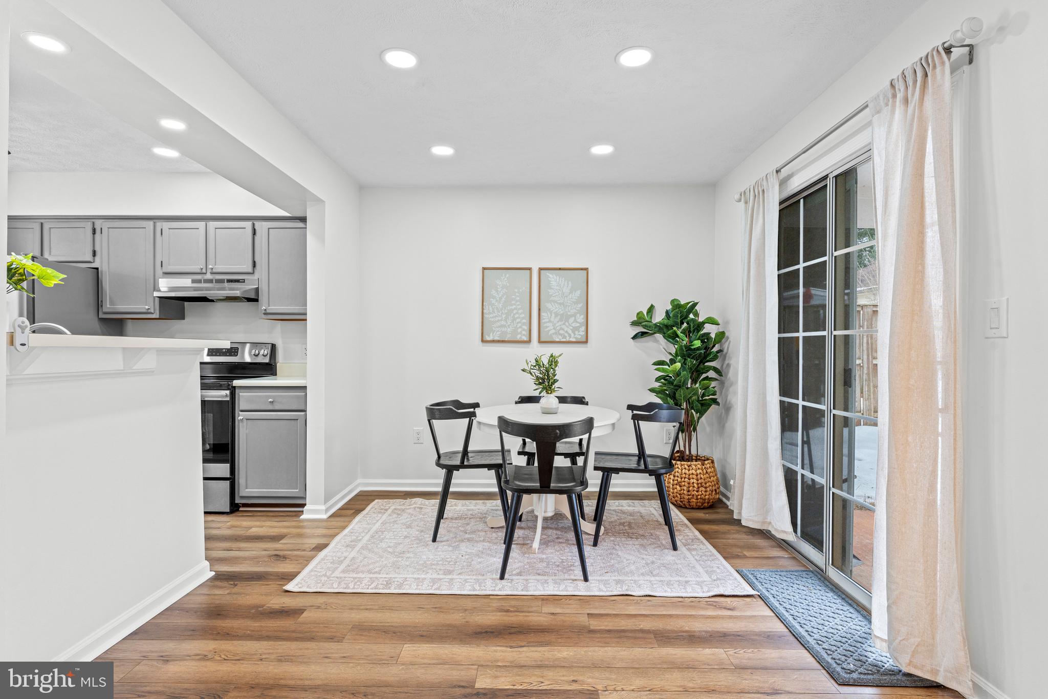 428 CROMWELL COURT