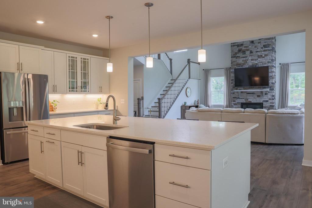 2375 HAWKSHILL DRIVE