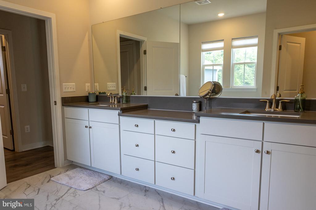 2375 HAWKSHILL DRIVE