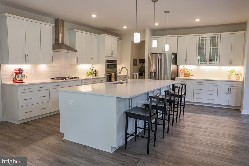 2375 HAWKSHILL DRIVE
