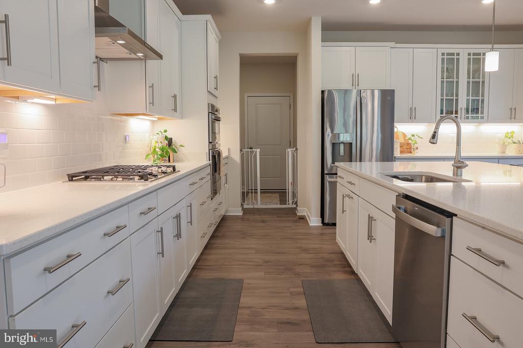 2375 HAWKSHILL DRIVE