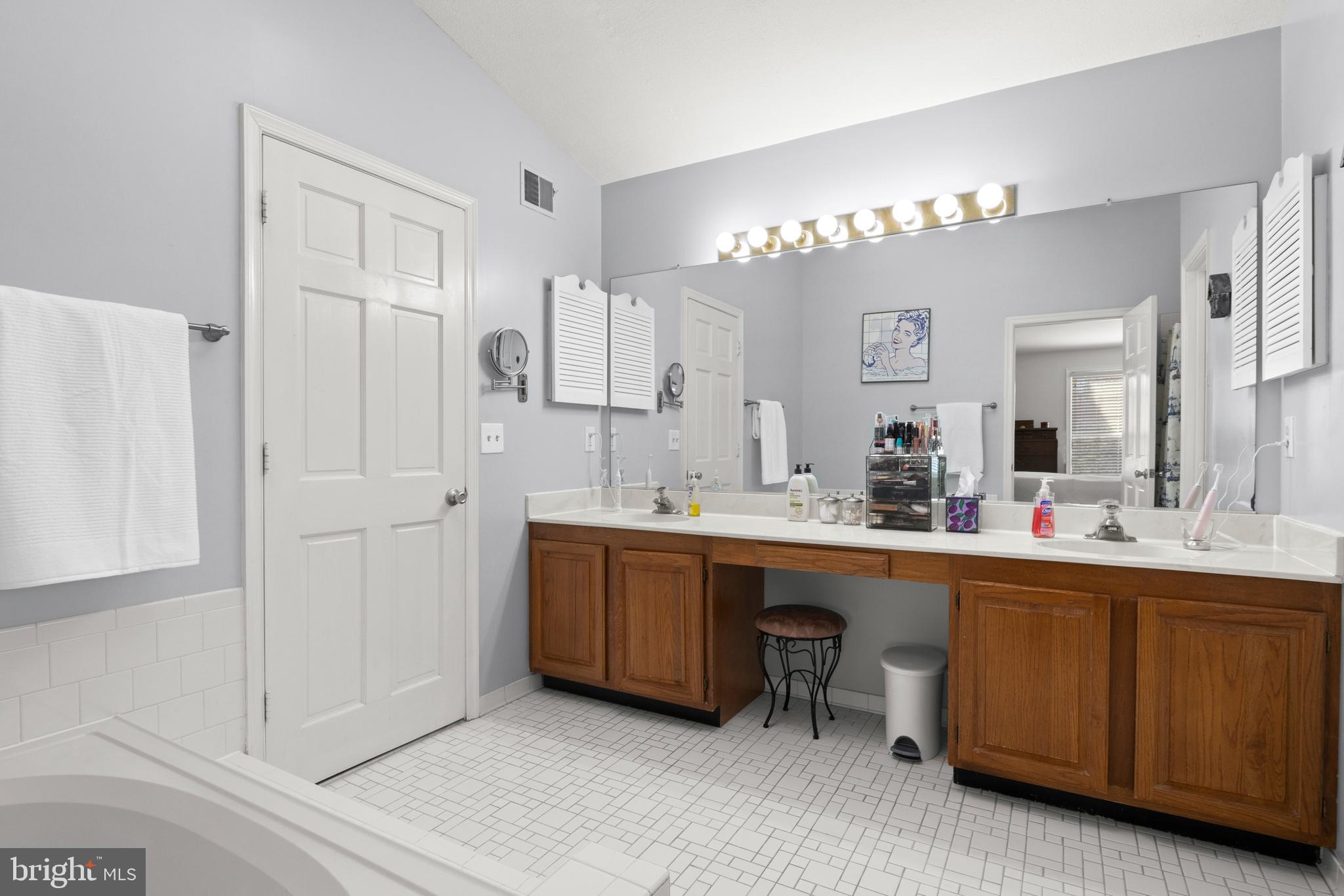 5154 CLASTON COURT
