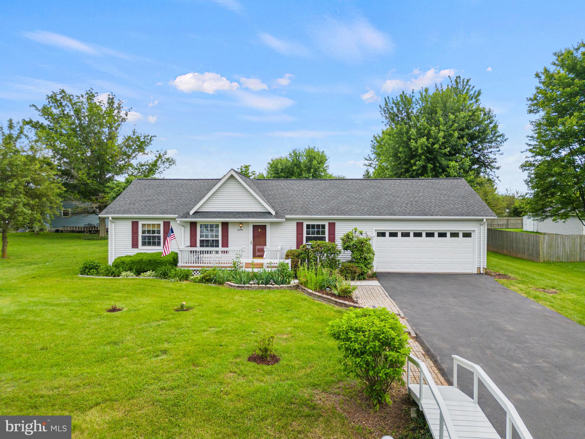 6934 MAPLEWOOD DRIVE