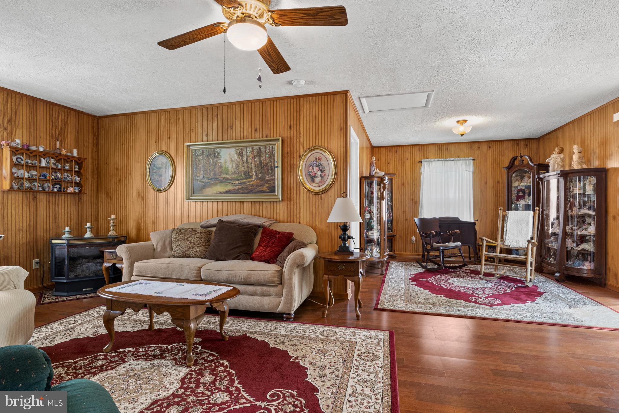 6934 MAPLEWOOD DRIVE