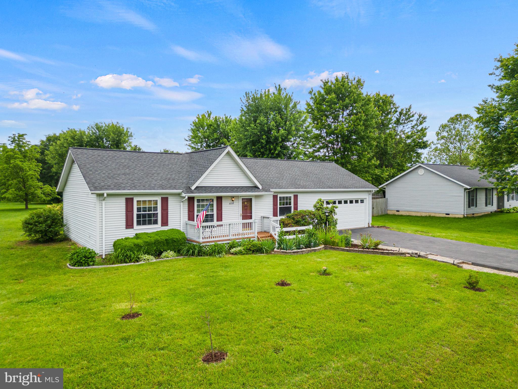 6934 MAPLEWOOD DRIVE