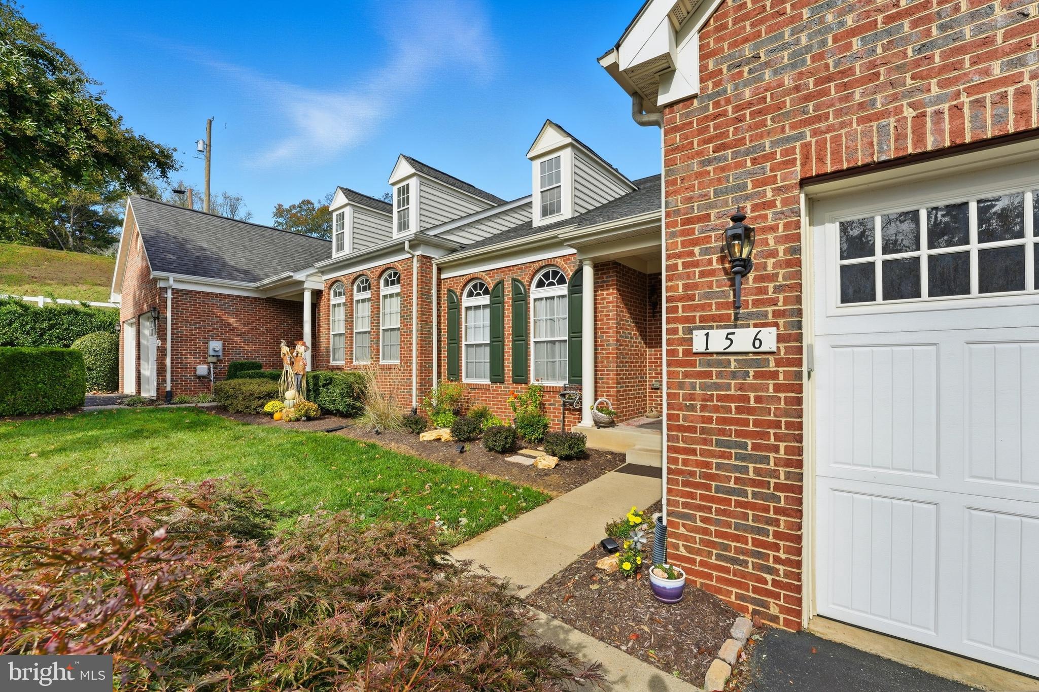 156 TOPAZ COURT