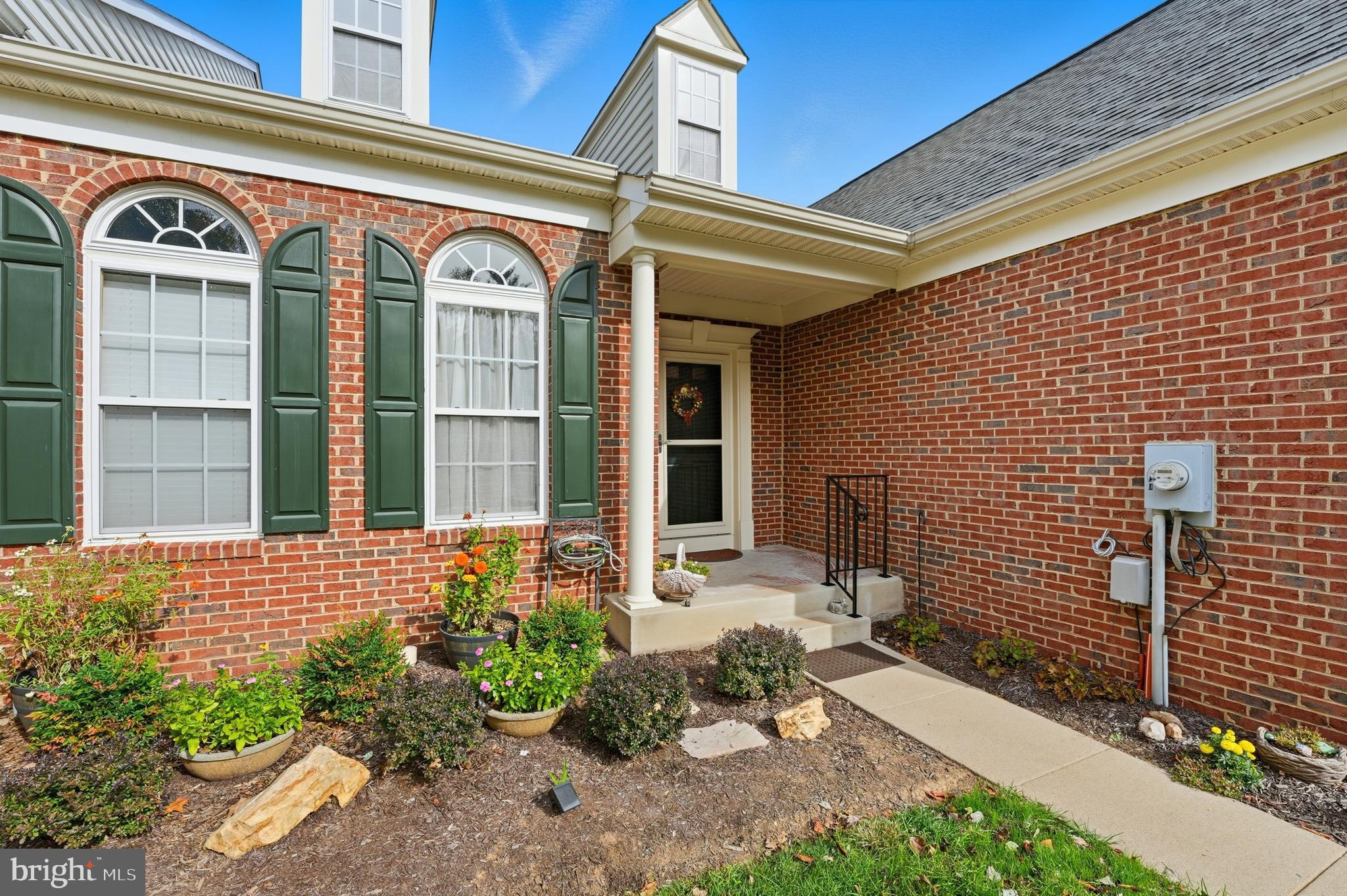 156 TOPAZ COURT