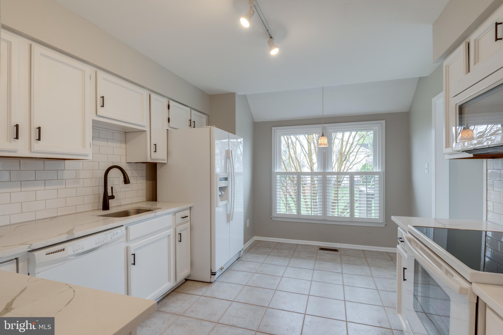 5189 GLEN MEADOW DRIVE