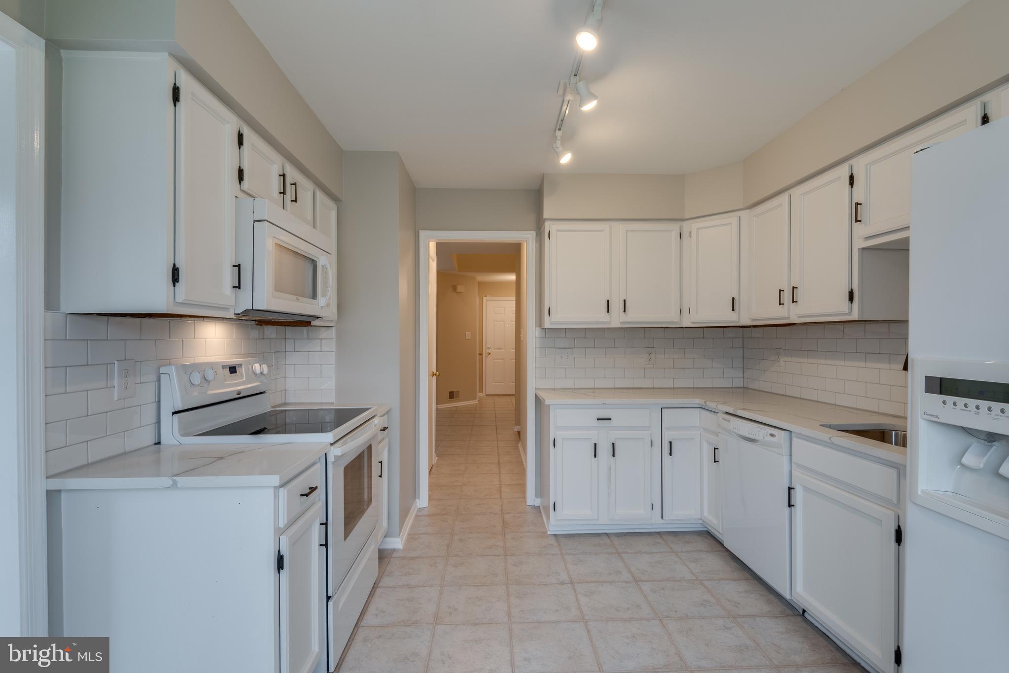 5189 GLEN MEADOW DRIVE
