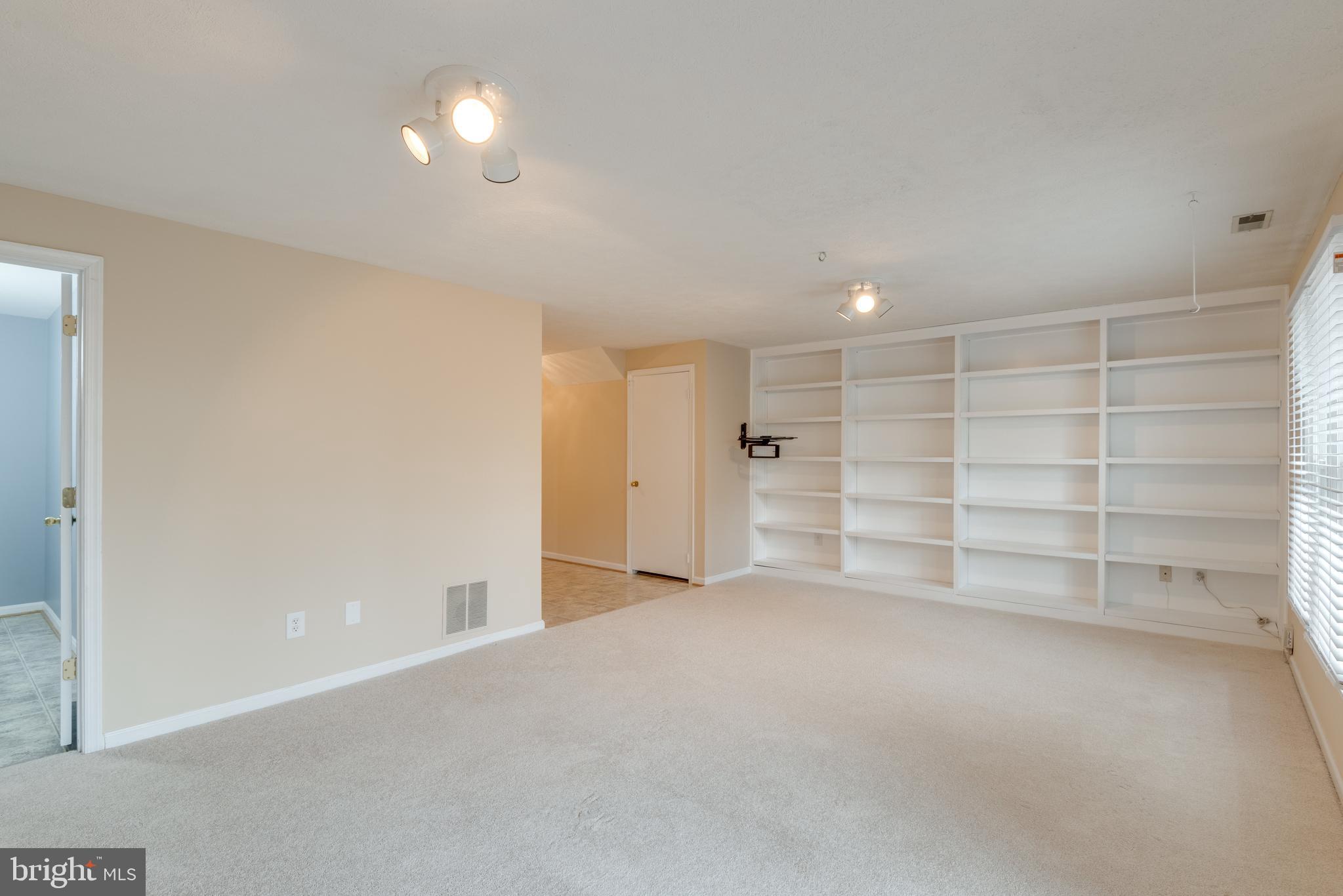 5189 GLEN MEADOW DRIVE