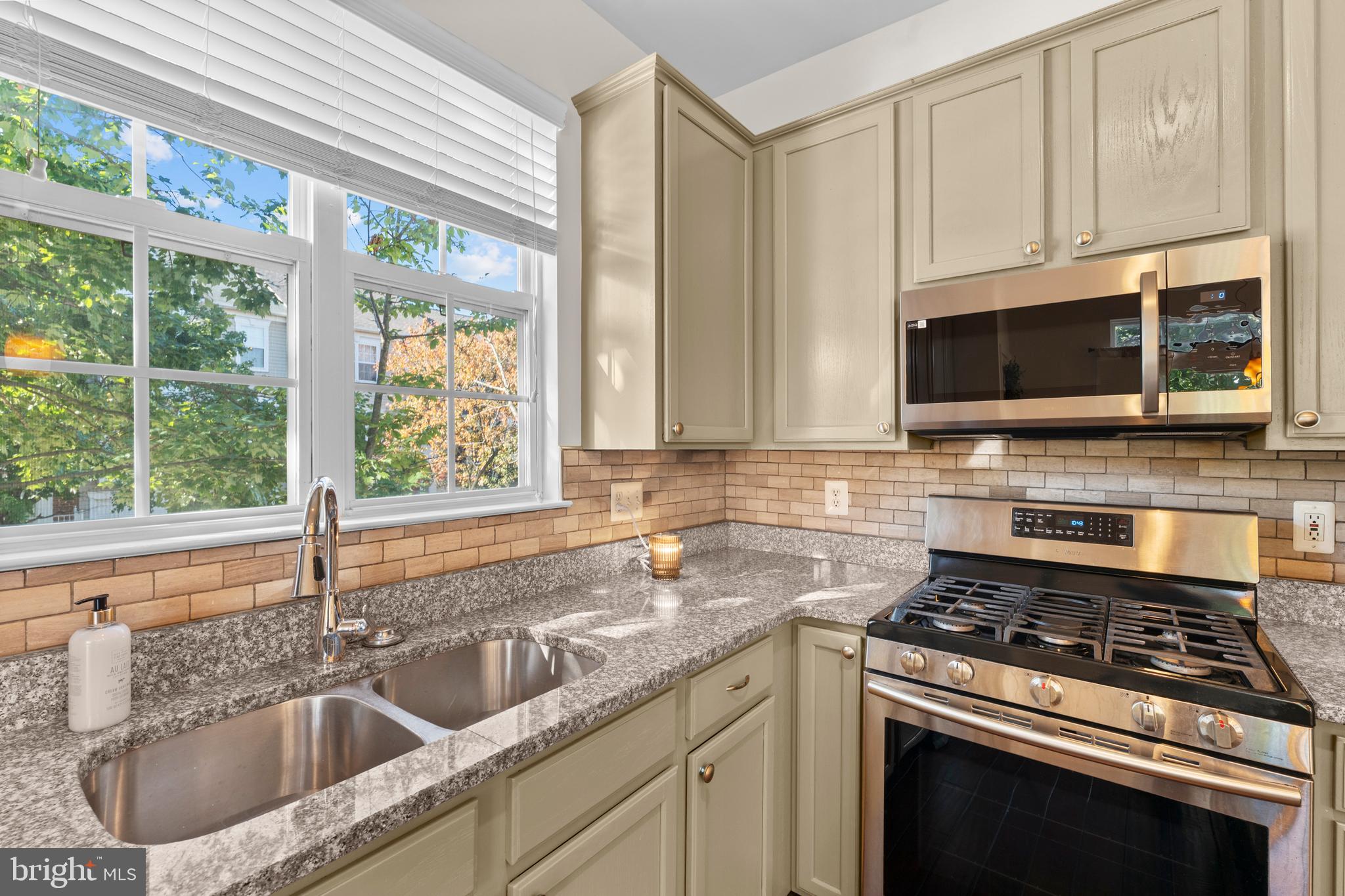 4133 GROVER GLEN COURT