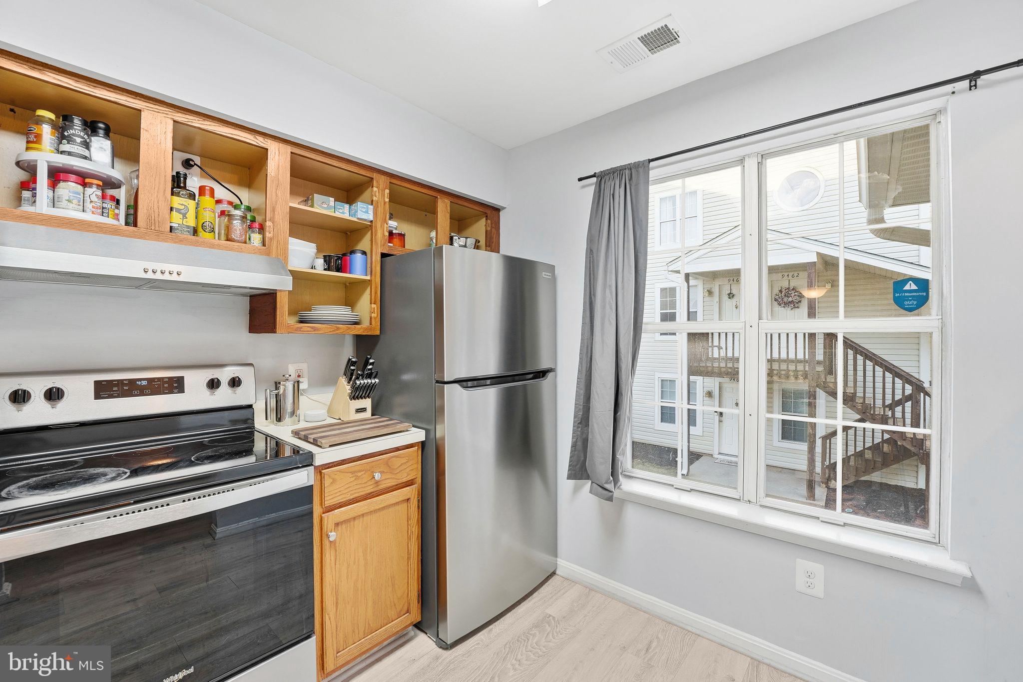 9458 SCARLET OAK DRIVE