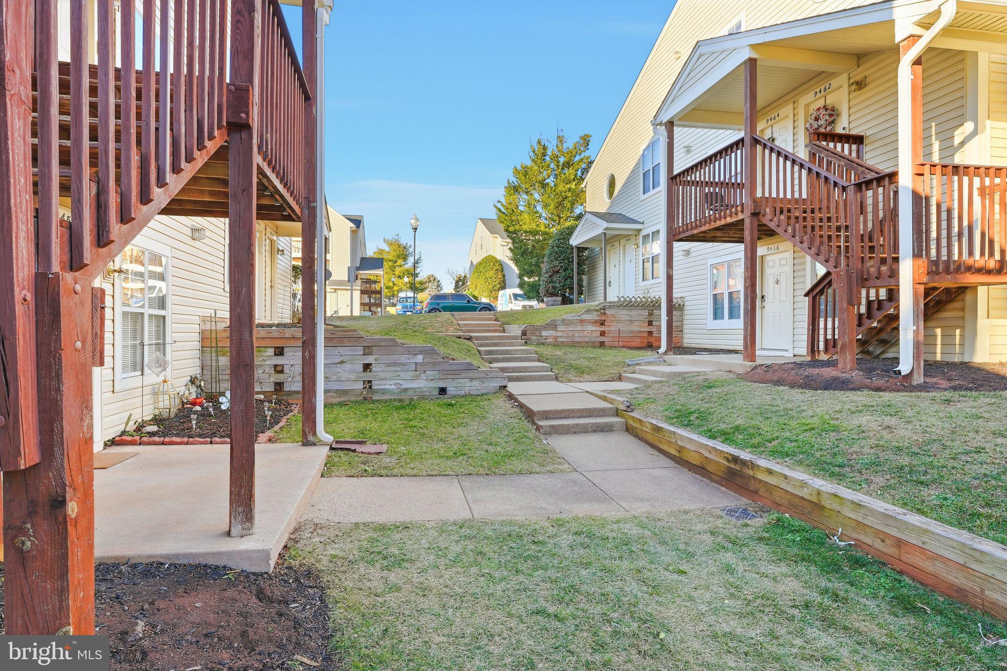 9458 SCARLET OAK DRIVE