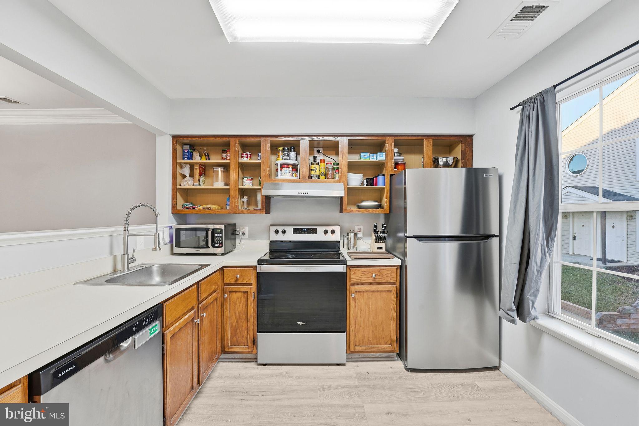 9458 SCARLET OAK DRIVE