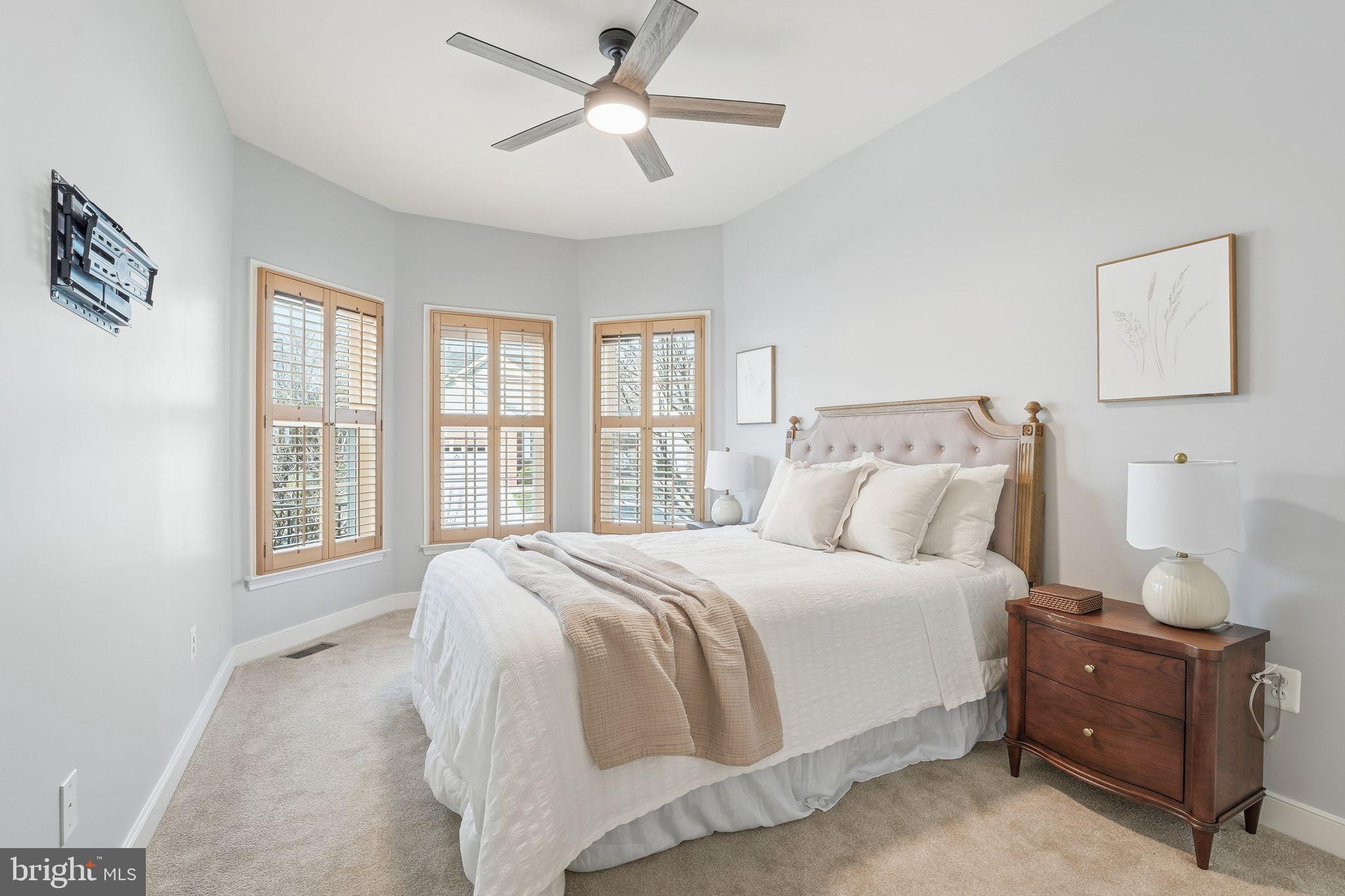 13141 TRIPLE CROWN LOOP