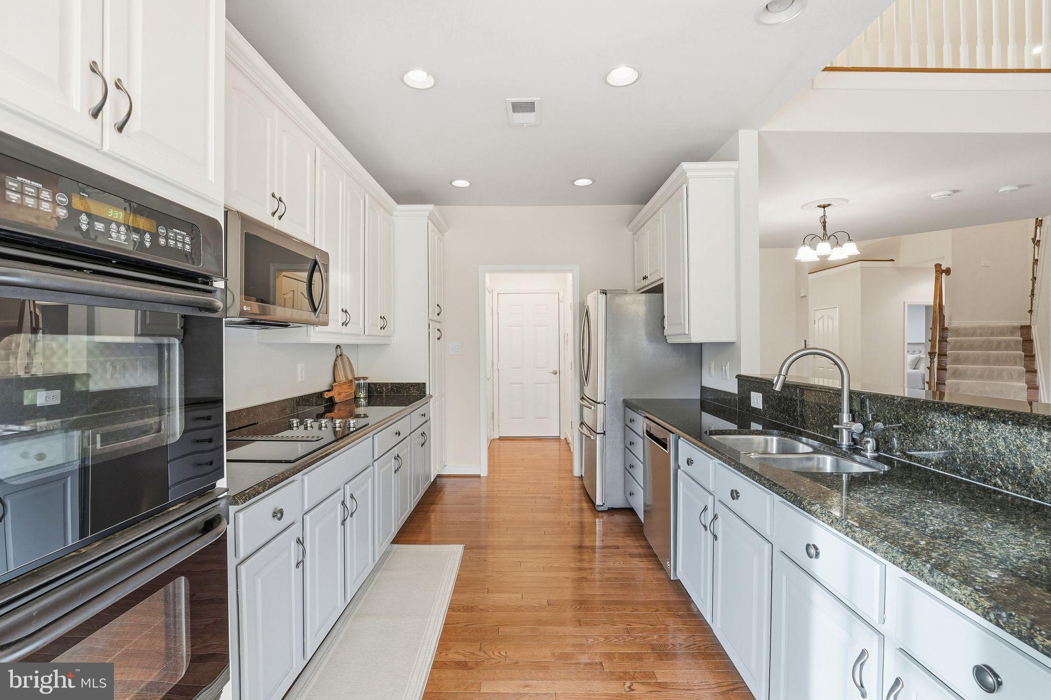 13141 TRIPLE CROWN LOOP