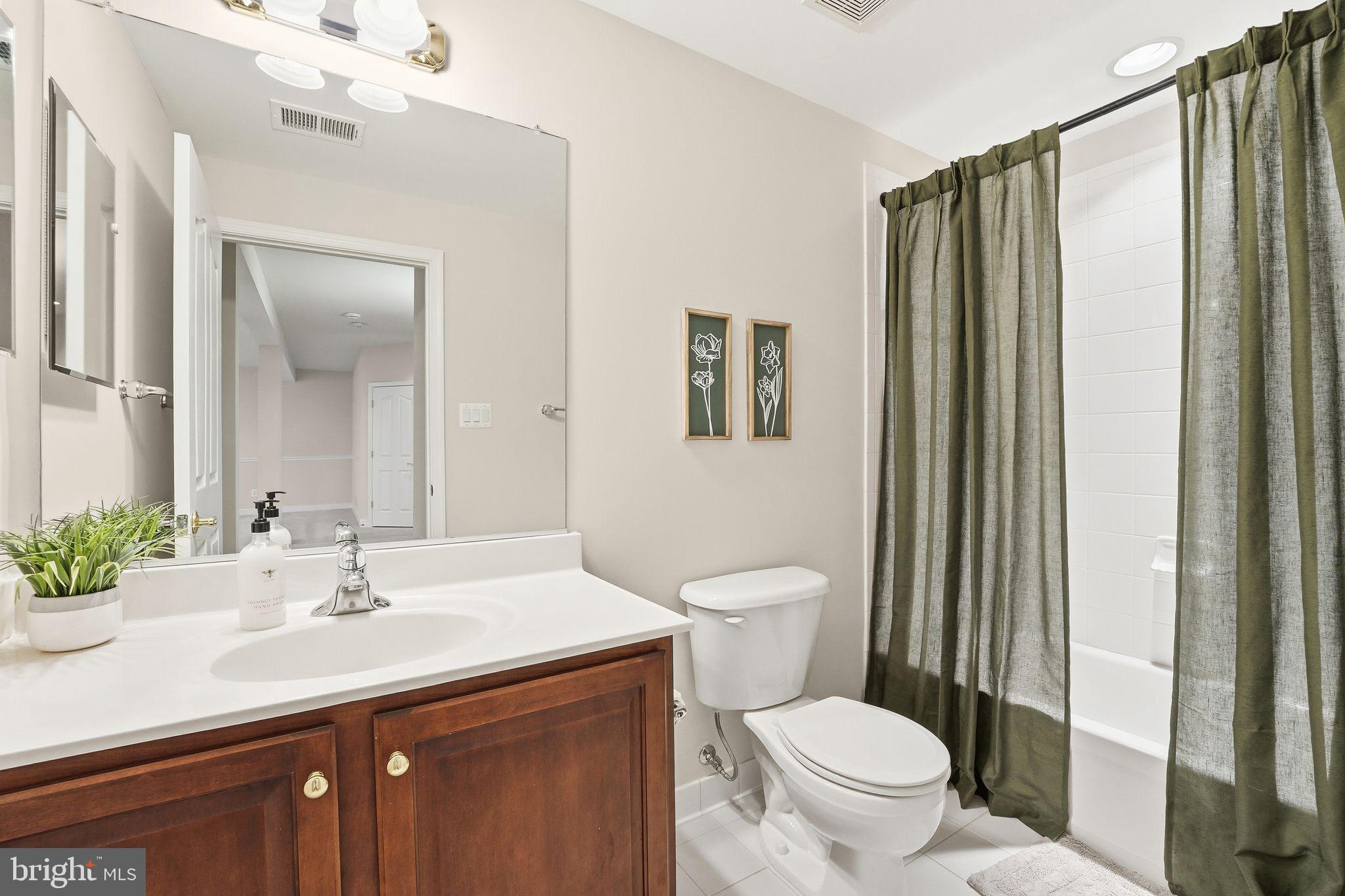 13141 TRIPLE CROWN LOOP