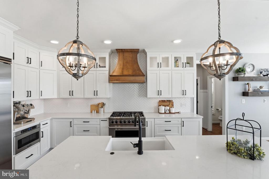 8798 DANCER COURT