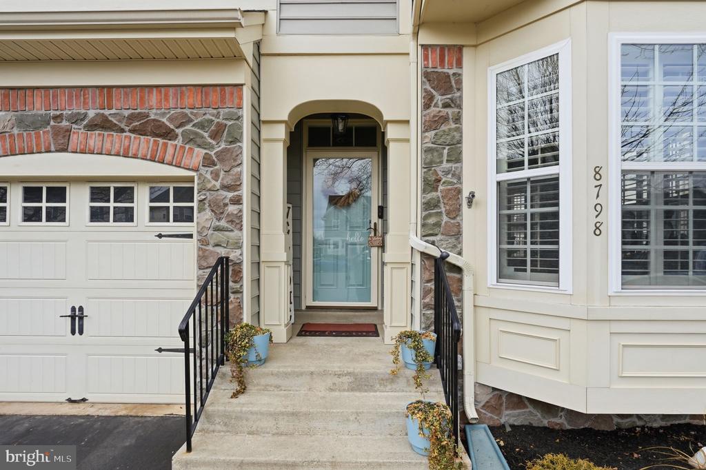 8798 DANCER COURT