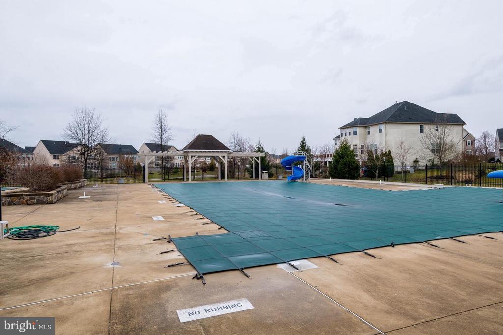 8798 DANCER COURT