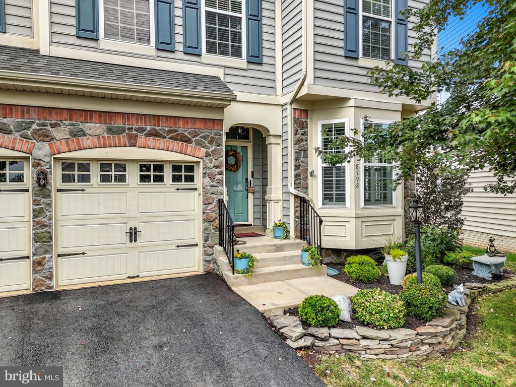 8798 DANCER COURT