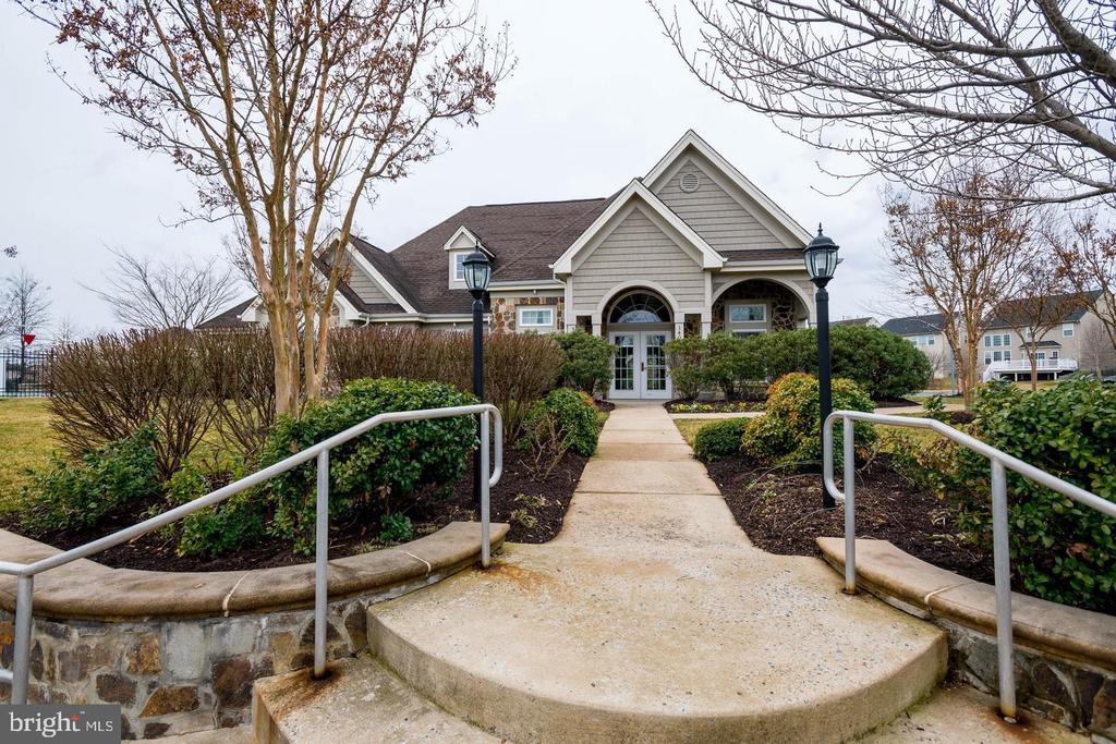 8798 DANCER COURT
