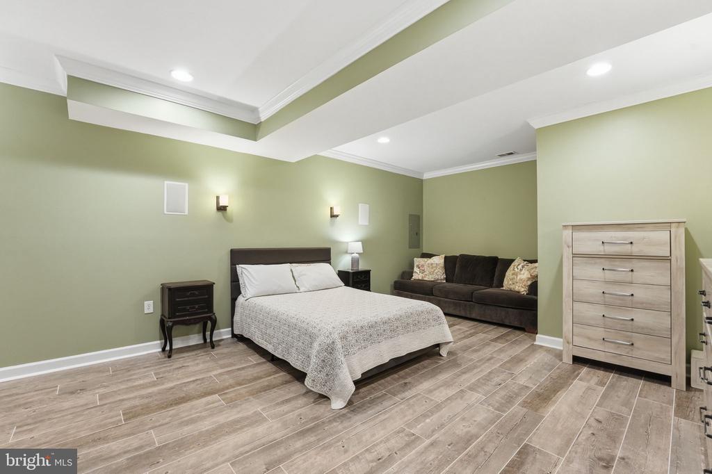 8798 DANCER COURT