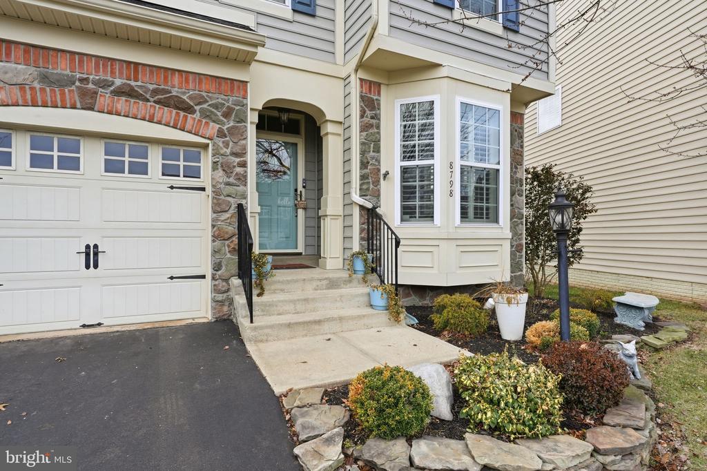 8798 DANCER COURT